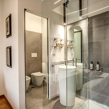 Little Queen Rooms