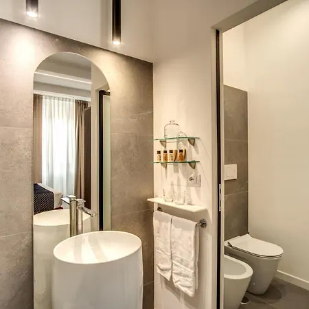 Little Queen Rooms לינה וארוחת בוקר רומא