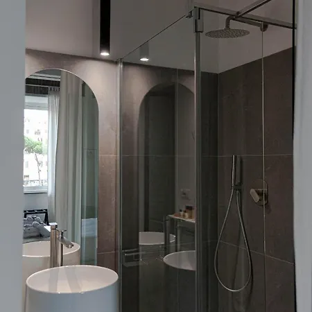 לינה וארוחת בוקר Little Queen Rooms *