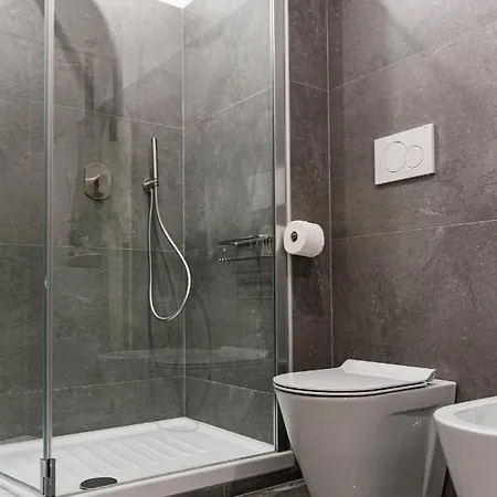 Little Queen Rooms * Rome