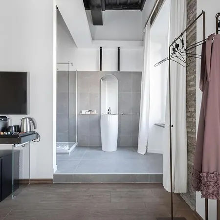 Little Queen Rooms *