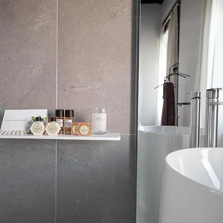 Little Queen Rooms Rome