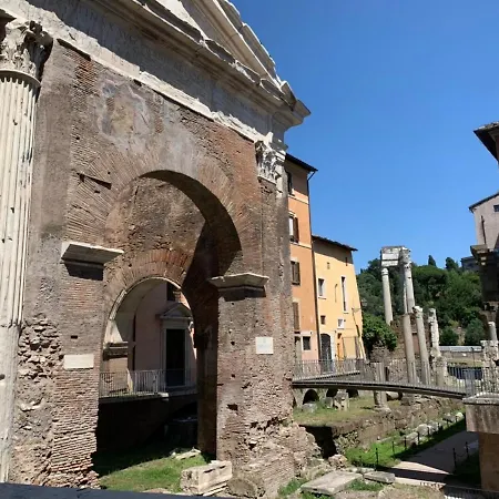 Little Queen Rooms Rome