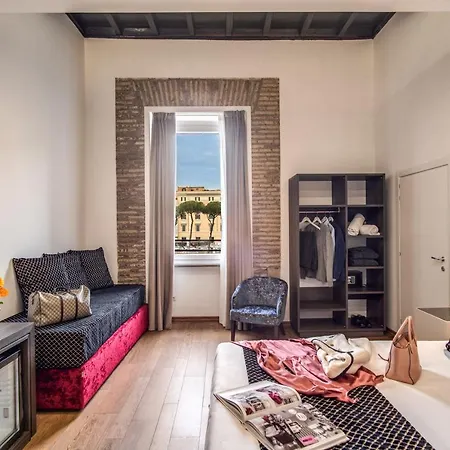 Little Queen Rooms Rome