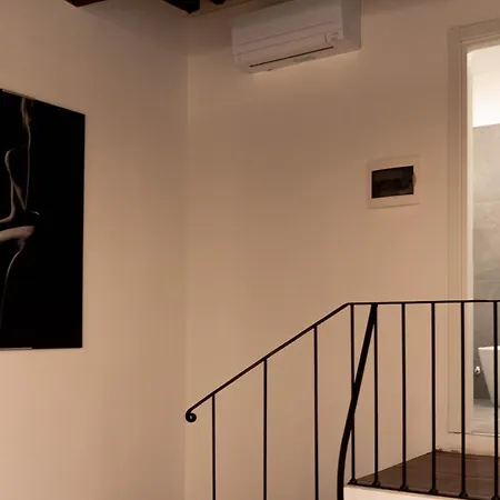 Little Queen Rooms * Rome